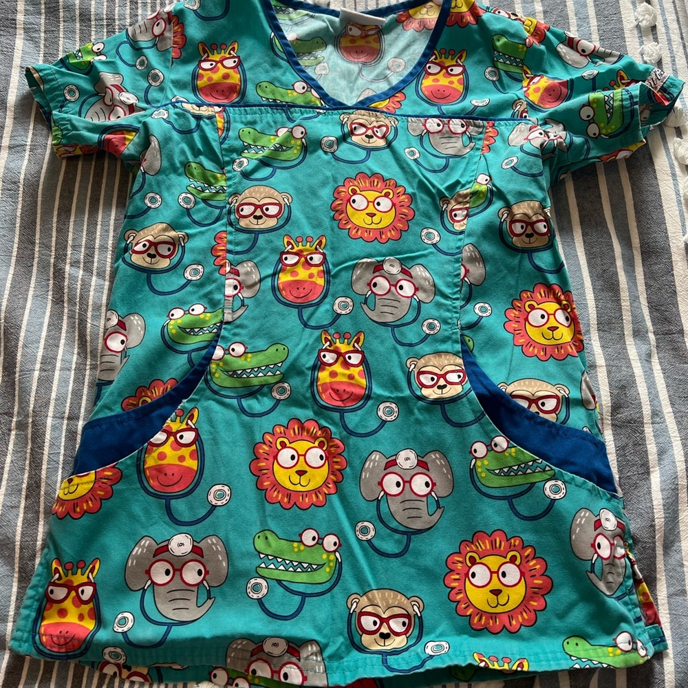 Printed scrub top